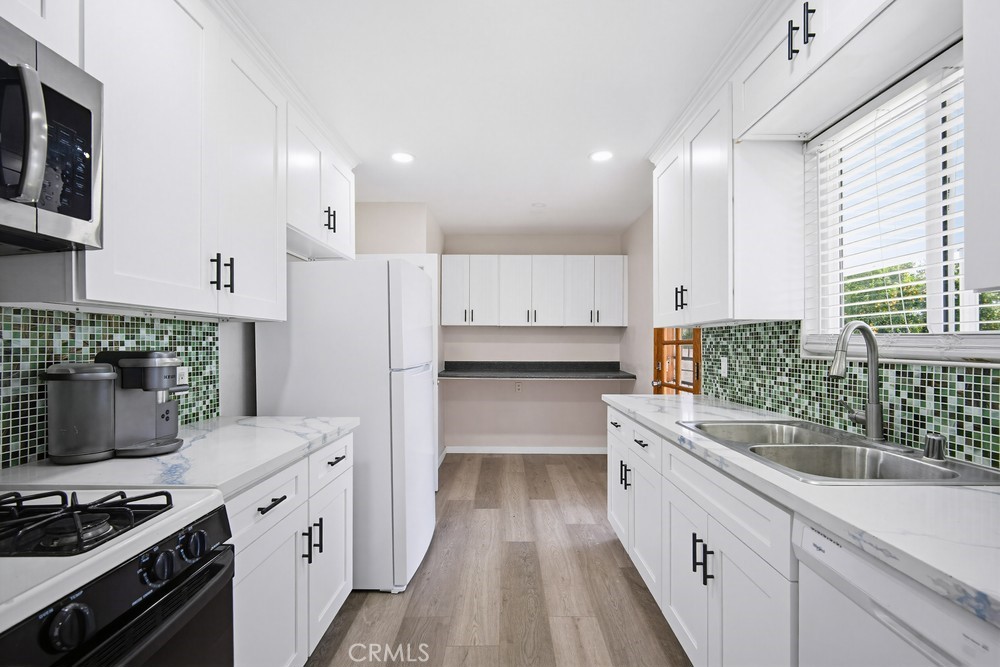 9805 Devon Street Property Photo 11