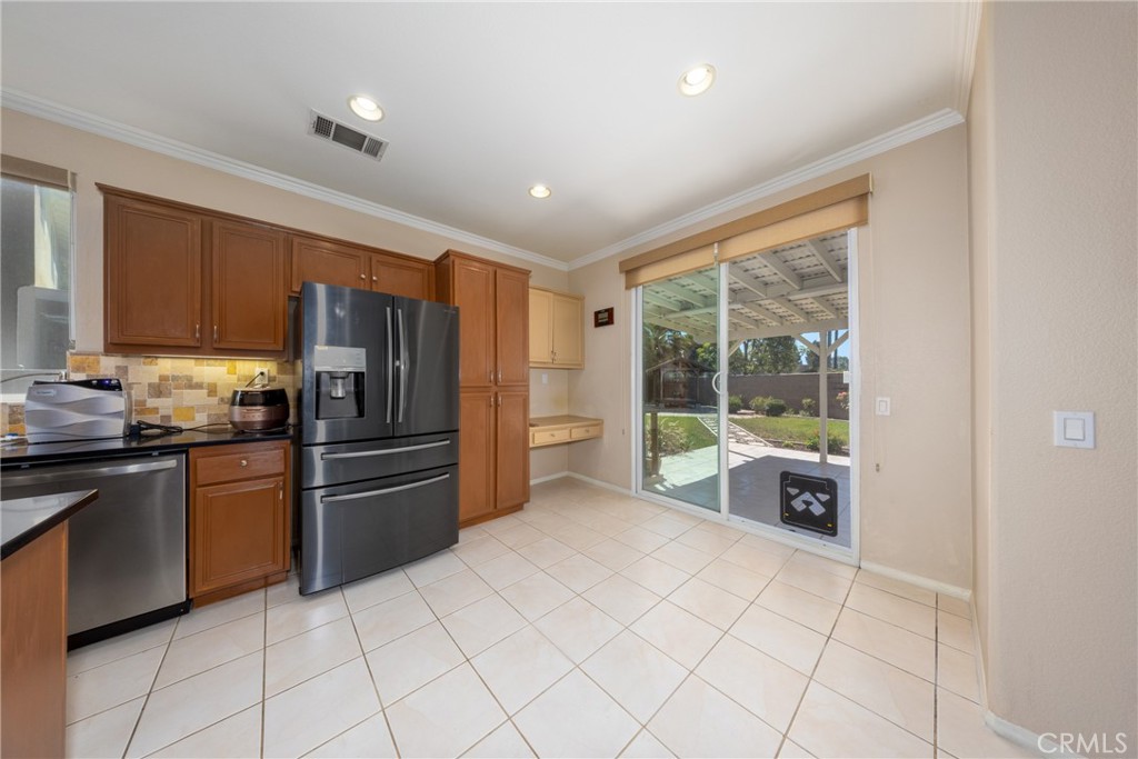 661 Alderbery Property Photo 12