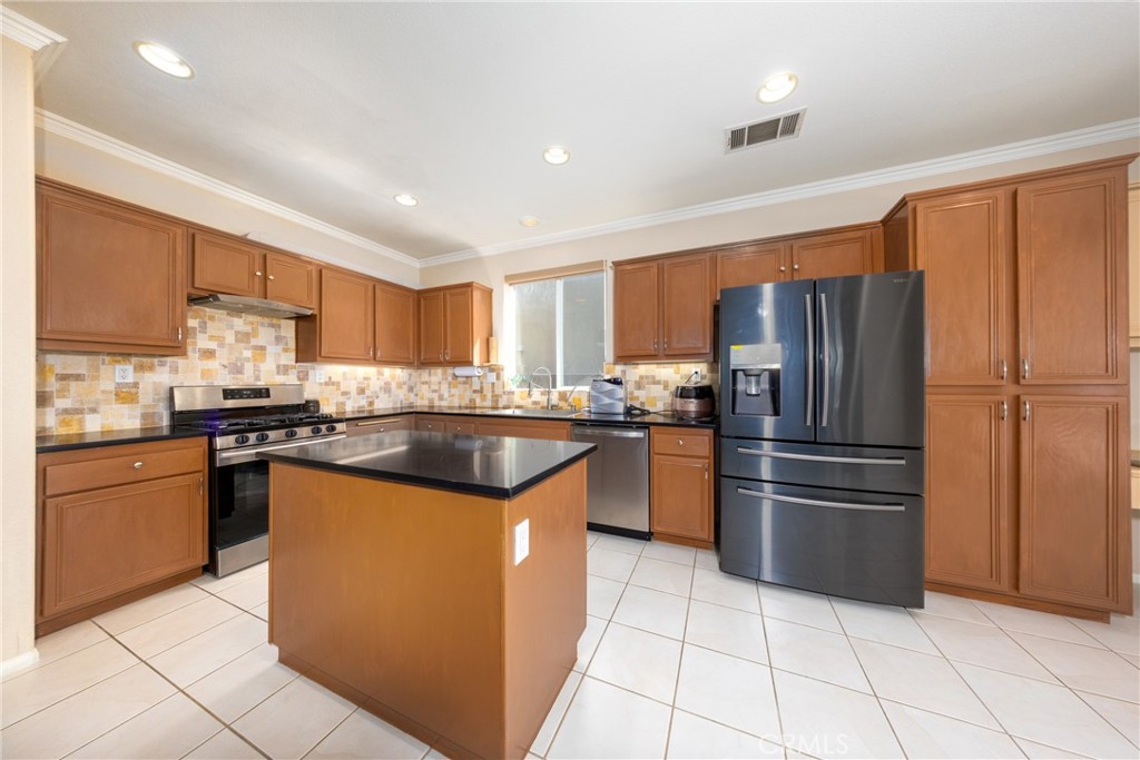 661 Alderbery Property Photo 13