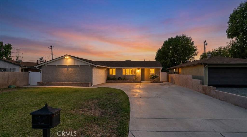 5717 N Hanlin Property Photo 1