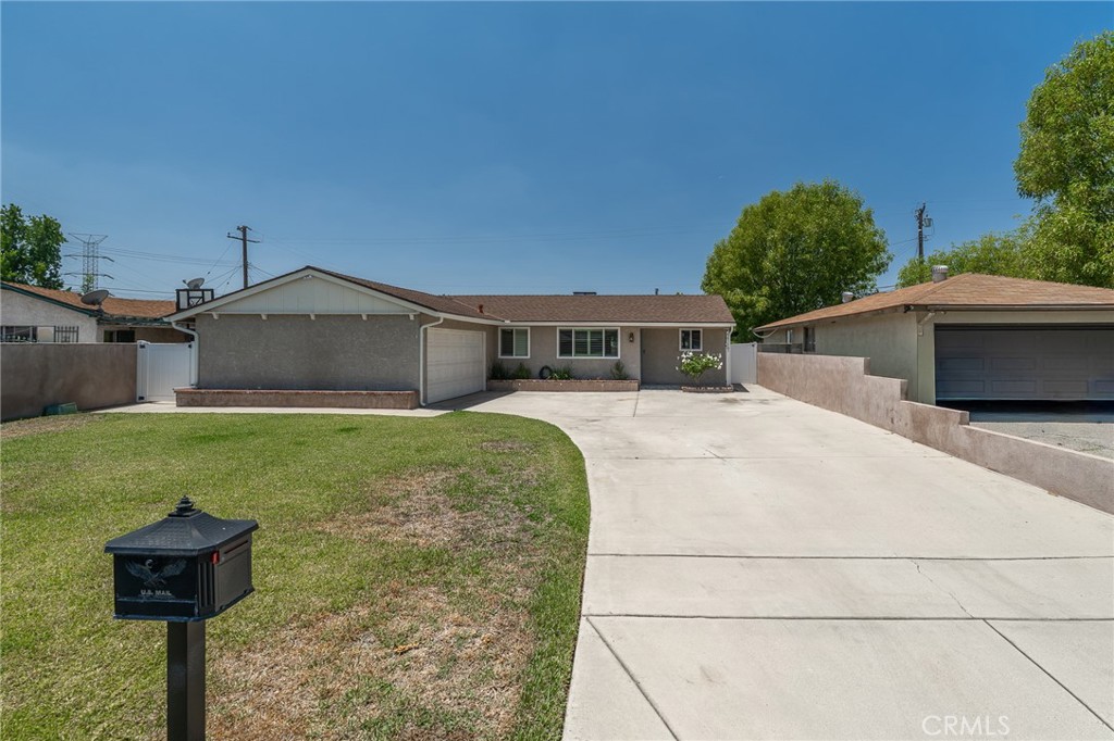 5717 N Hanlin Property Photo 2