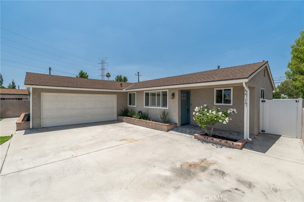 5717 N Hanlin Property Photo 4