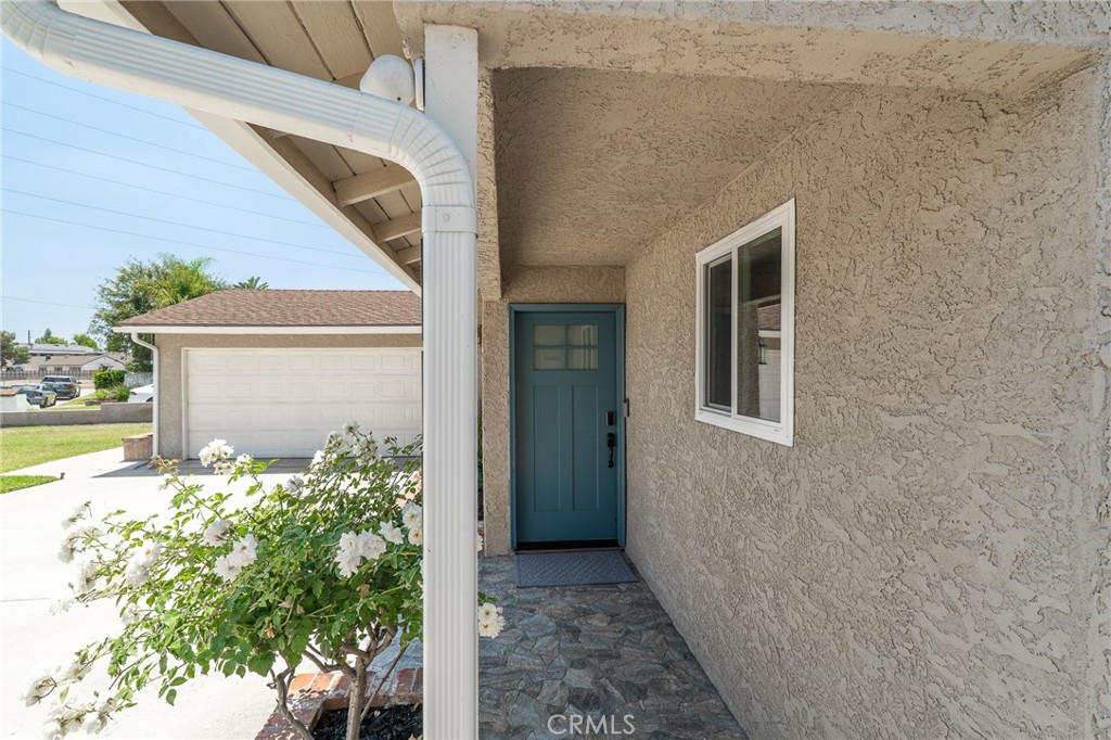 5717 N Hanlin Property Photo 6