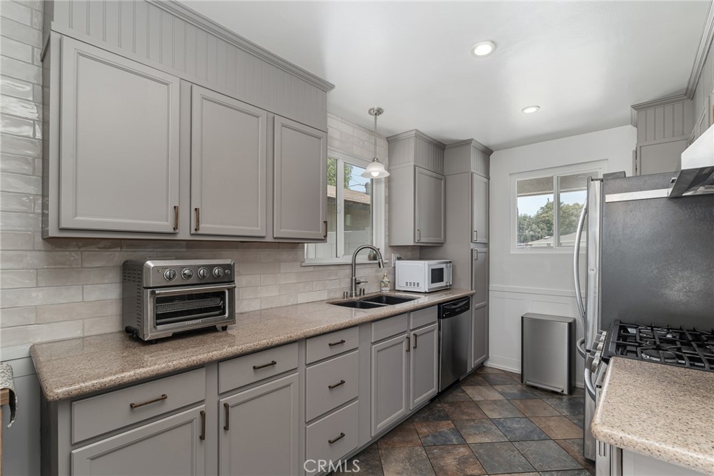 5717 N Hanlin Property Photo 11