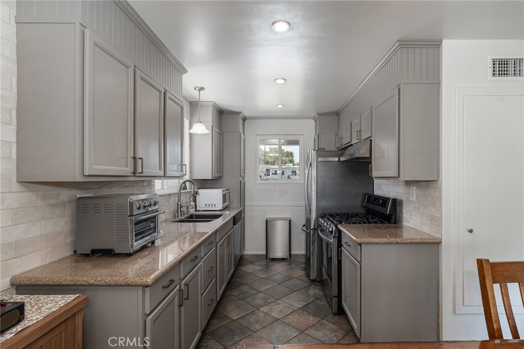 5717 N Hanlin Property Photo 12