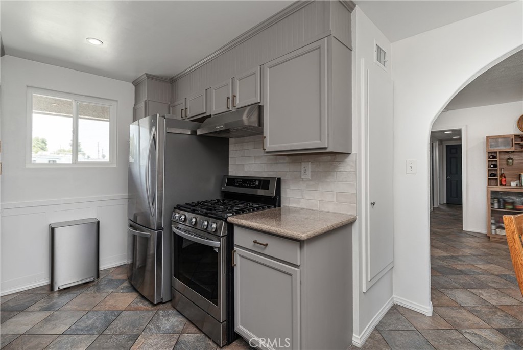 5717 N Hanlin Property Photo 13
