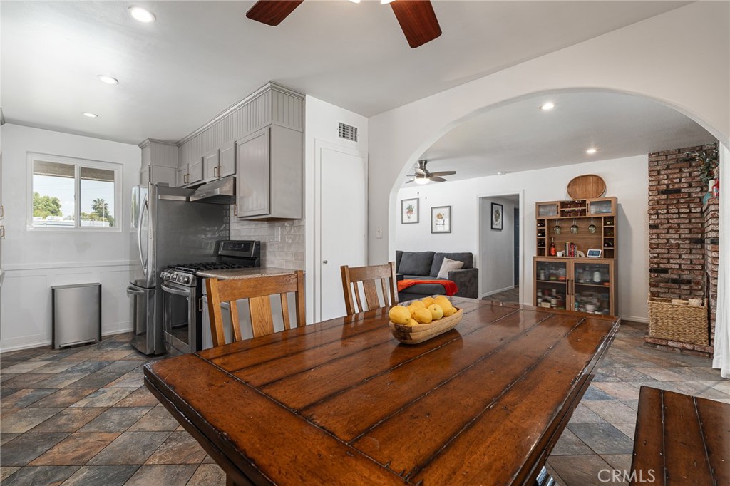 5717 N Hanlin Property Photo 15