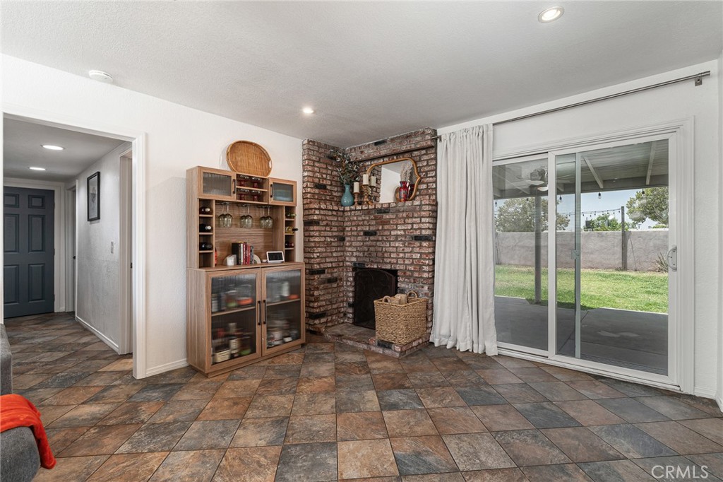 5717 N Hanlin Property Photo 16