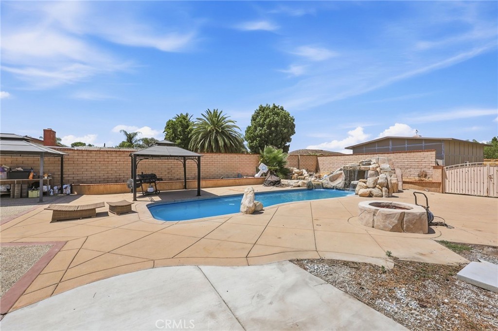 15060 Zieglinde Drive Property Photo 3