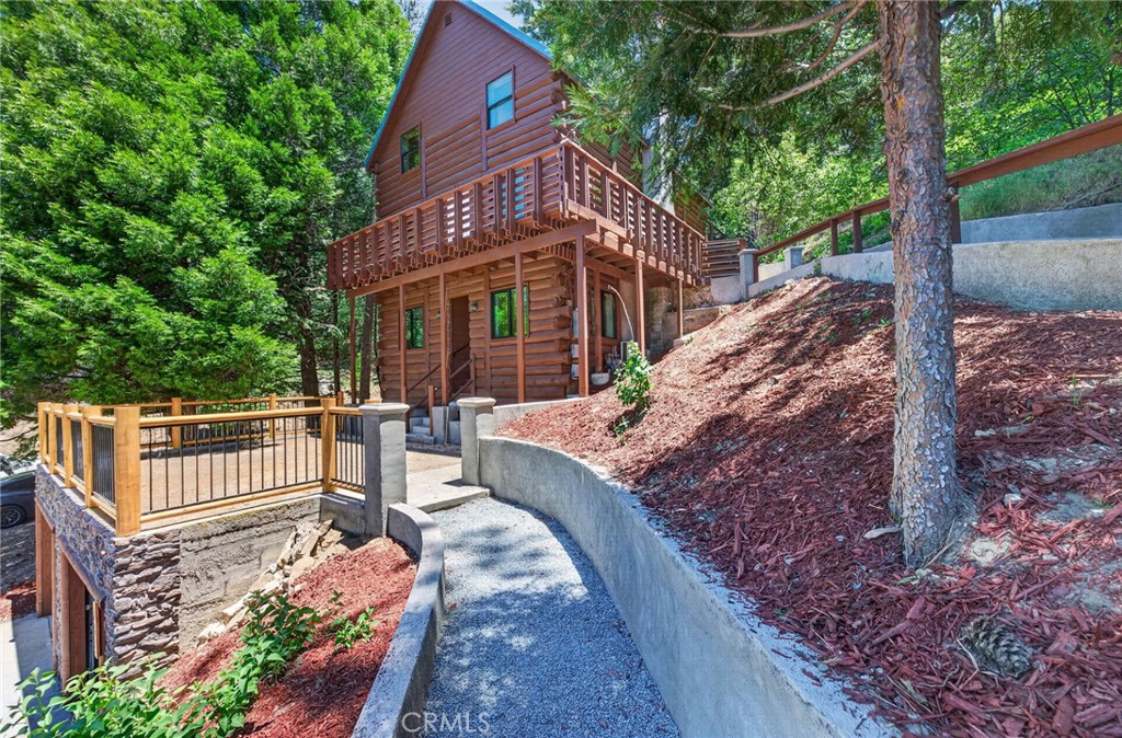 567 Maple Drive Property Photo 3