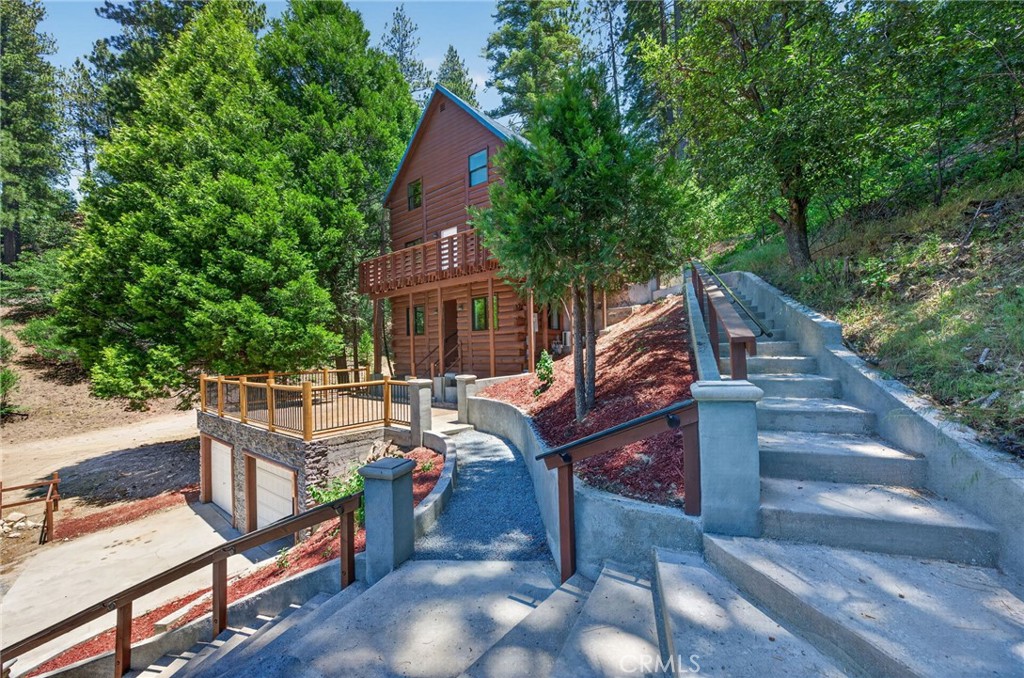 567 Maple Drive Property Photo 4