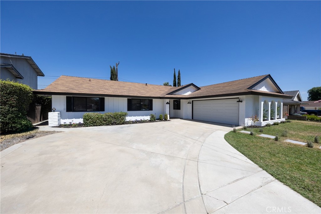 1370 Edgefield Property Photo 4