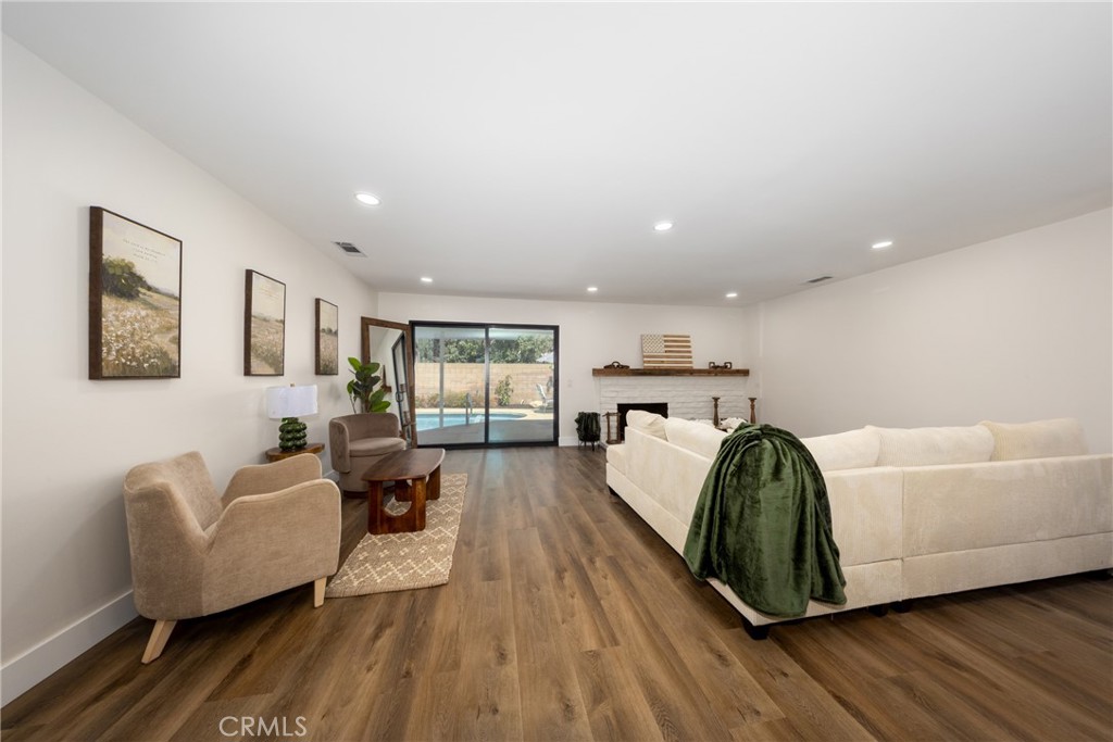 1370 Edgefield Property Photo 7