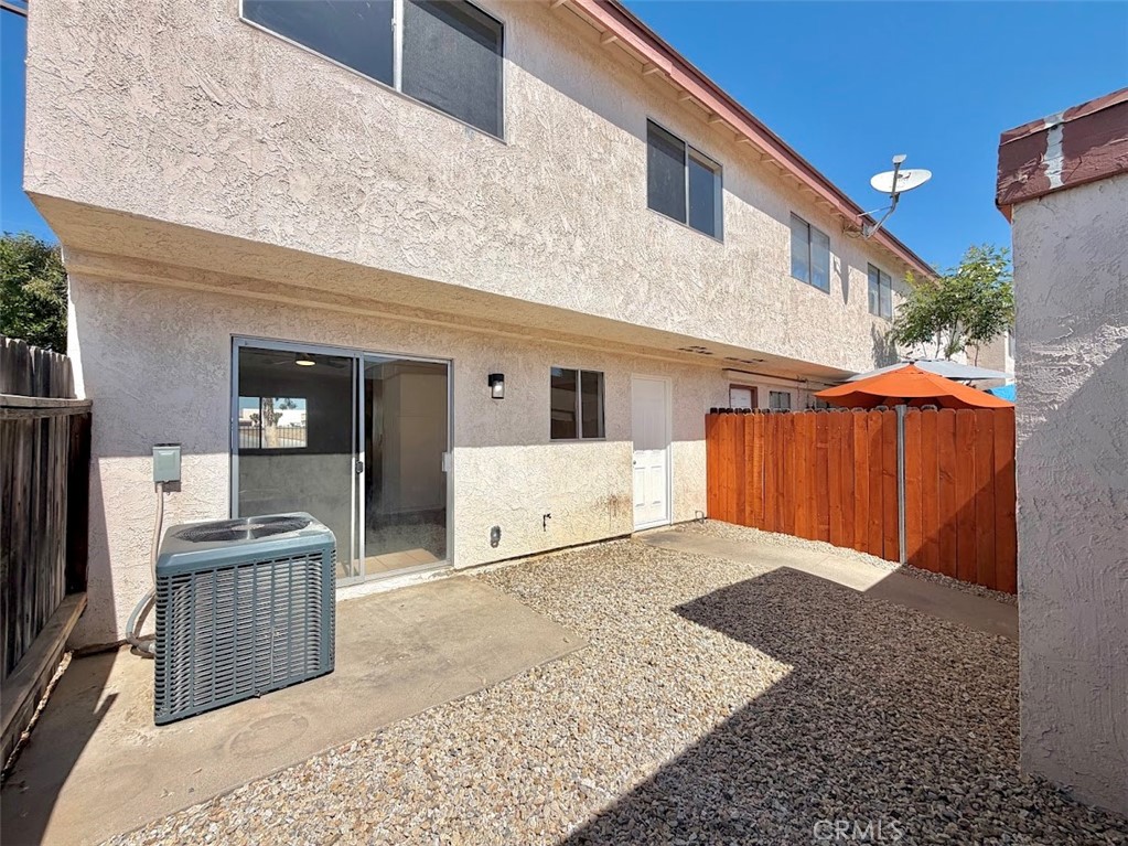 345 N Eucalyptus Avenue 1 Property Photo 16