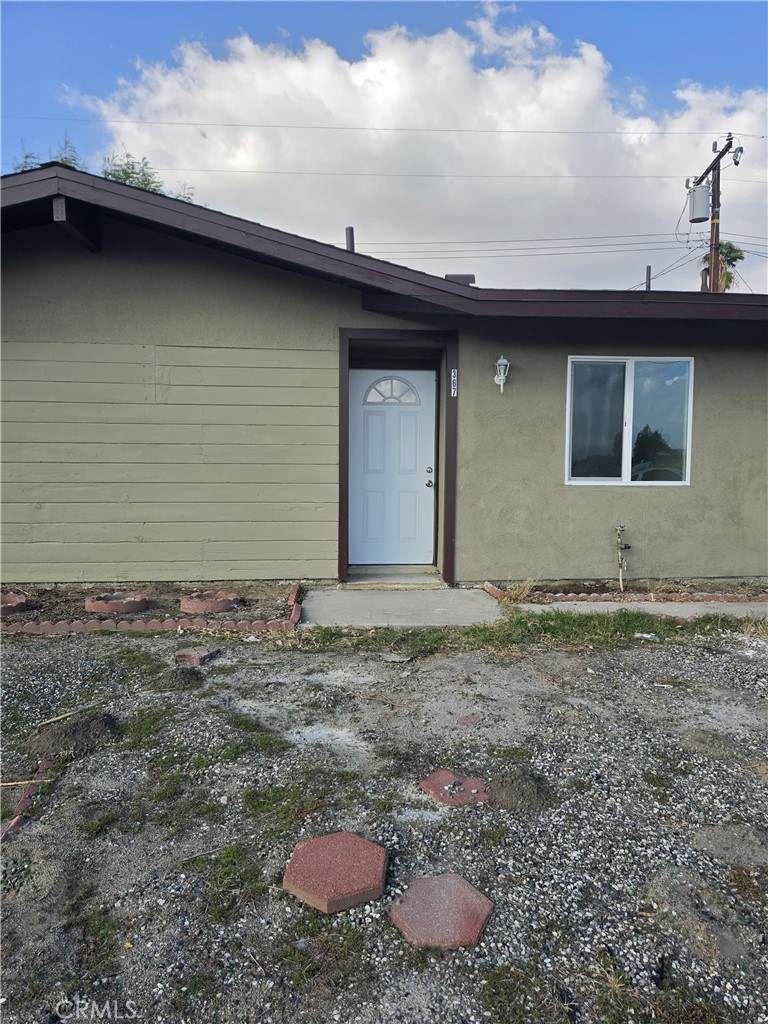 367 E Shaver Street Property Photo 2