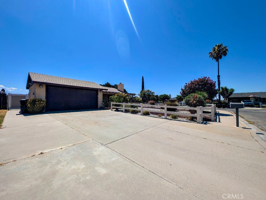 545 Mikalor Property Photo 3