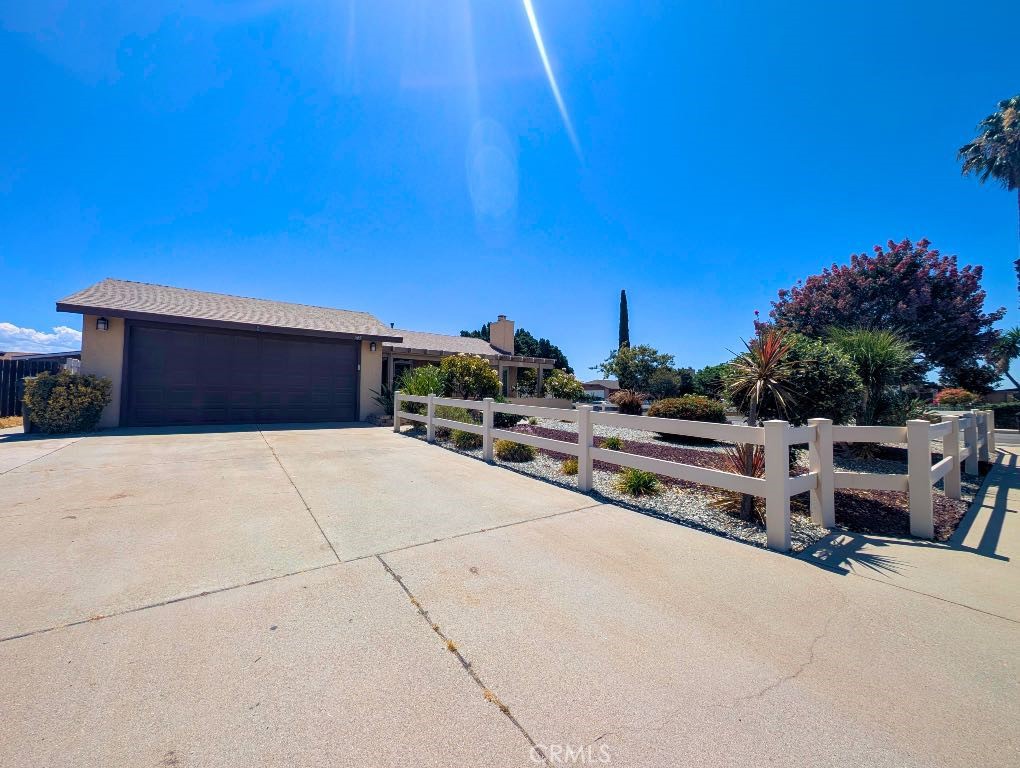 545 Mikalor Property Photo 4