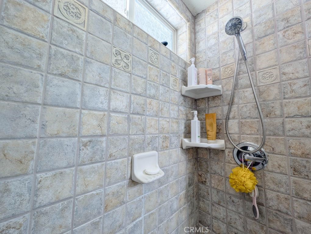545 Mikalor Property Photo 58