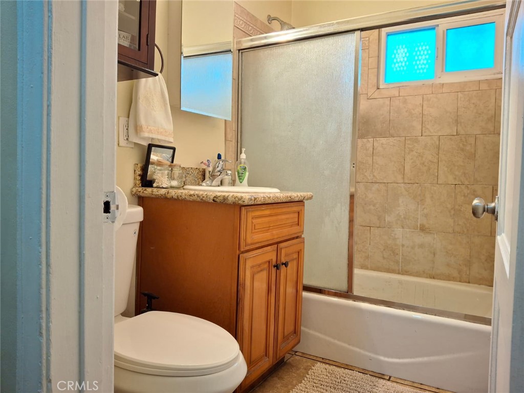 1346 W Century Property Photo 6