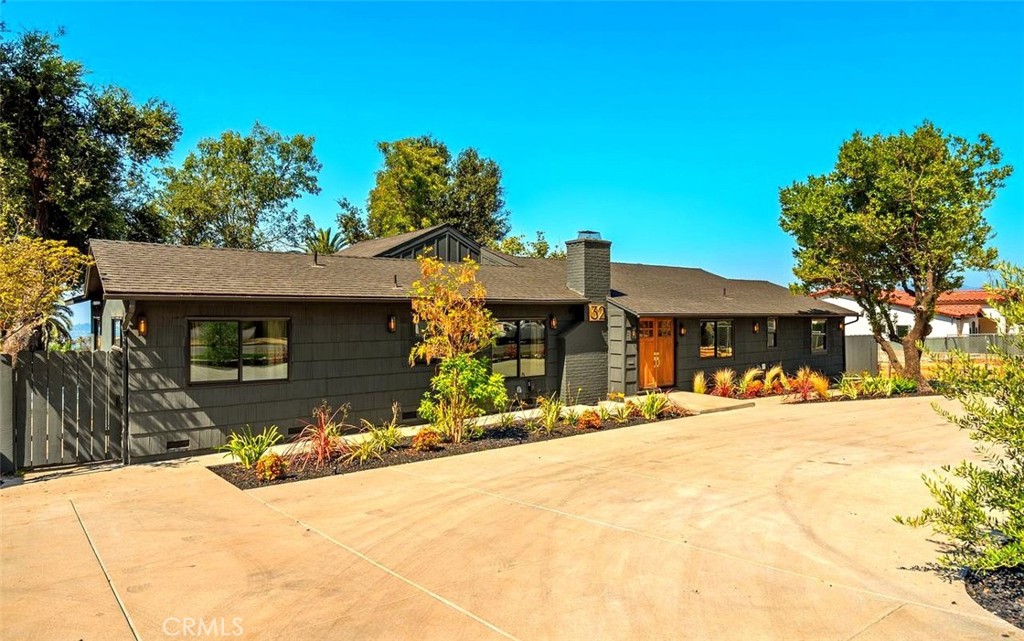 32 W Las Flores Drive Property Photo 8