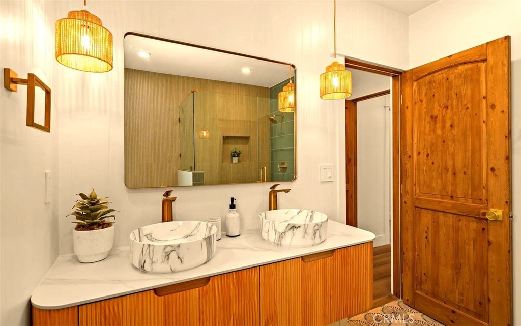 32 W Las Flores Drive Property Photo 19