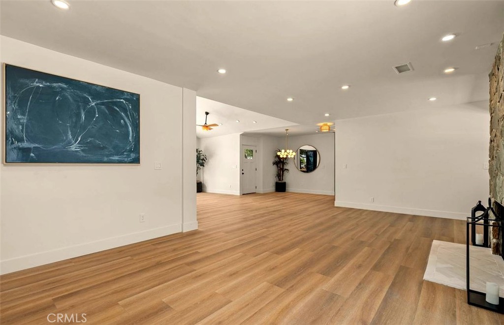 32 W Las Flores Drive Property Photo 21