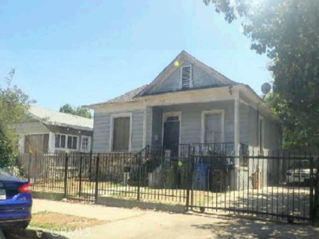 908 E 49th Place Property Photo 1