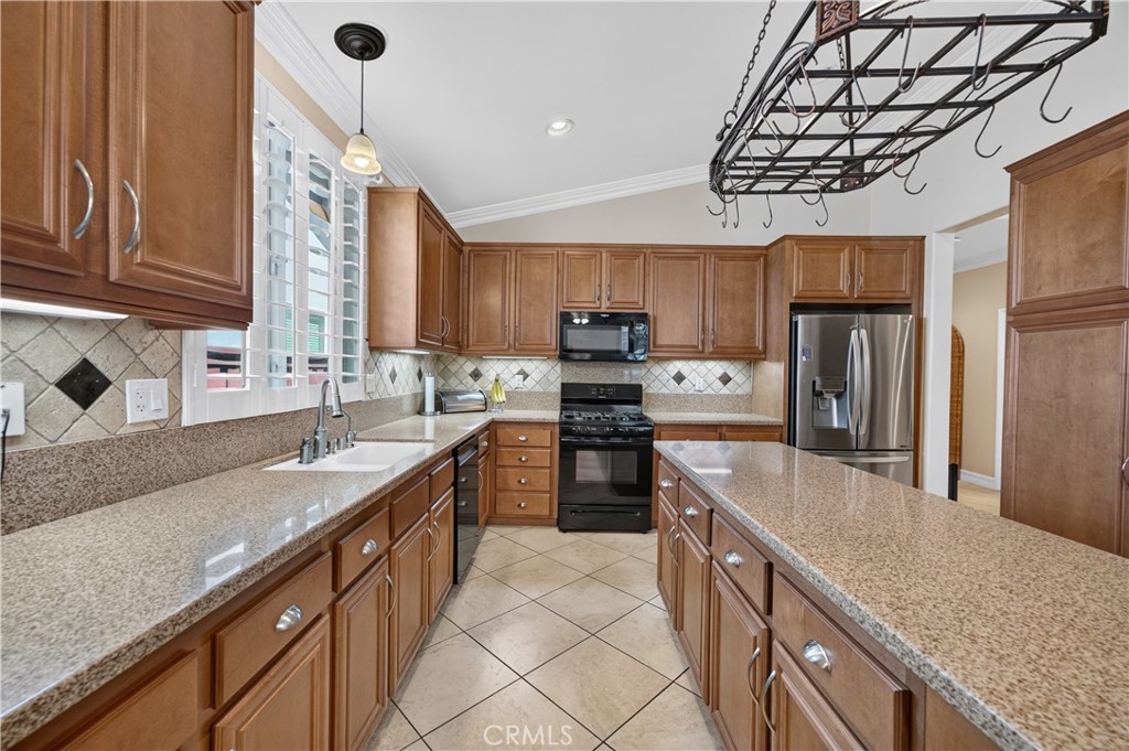 7704 Armour Property Photo 16