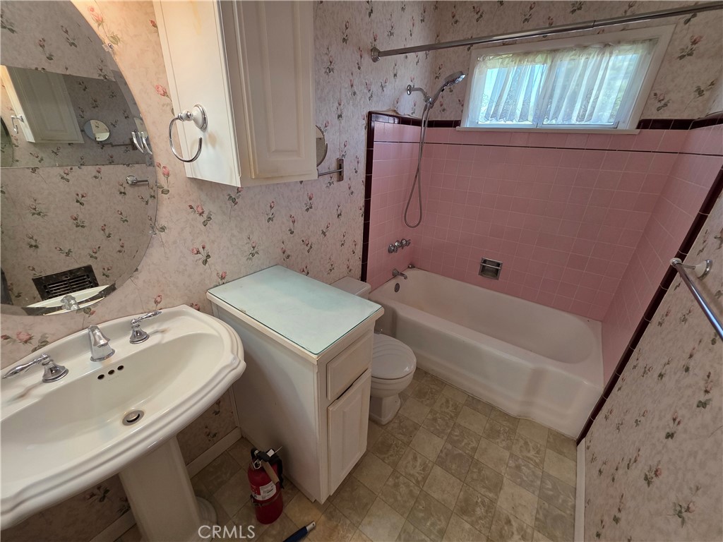1272 Elm Property Photo 4