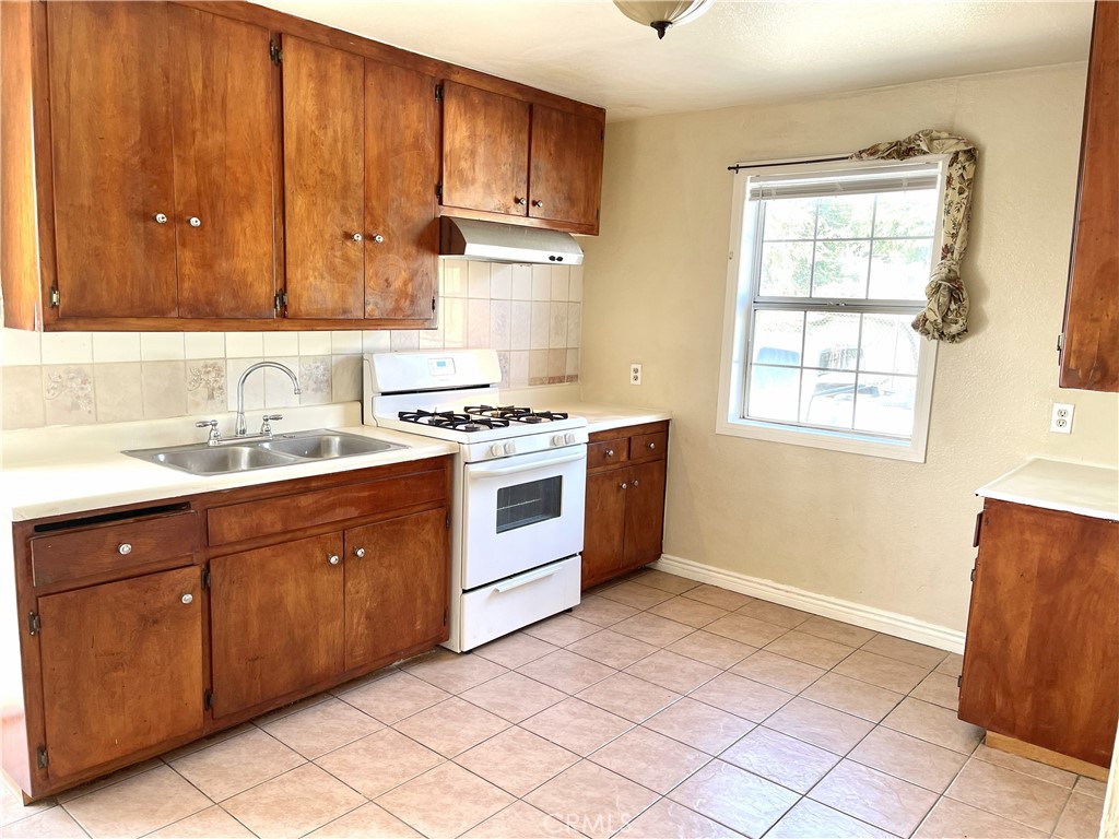 14650 Boyle Avenue Property Photo 20