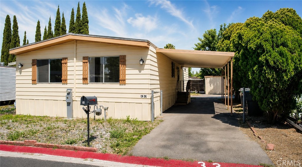 995 Pomona 33 Property Photo 1