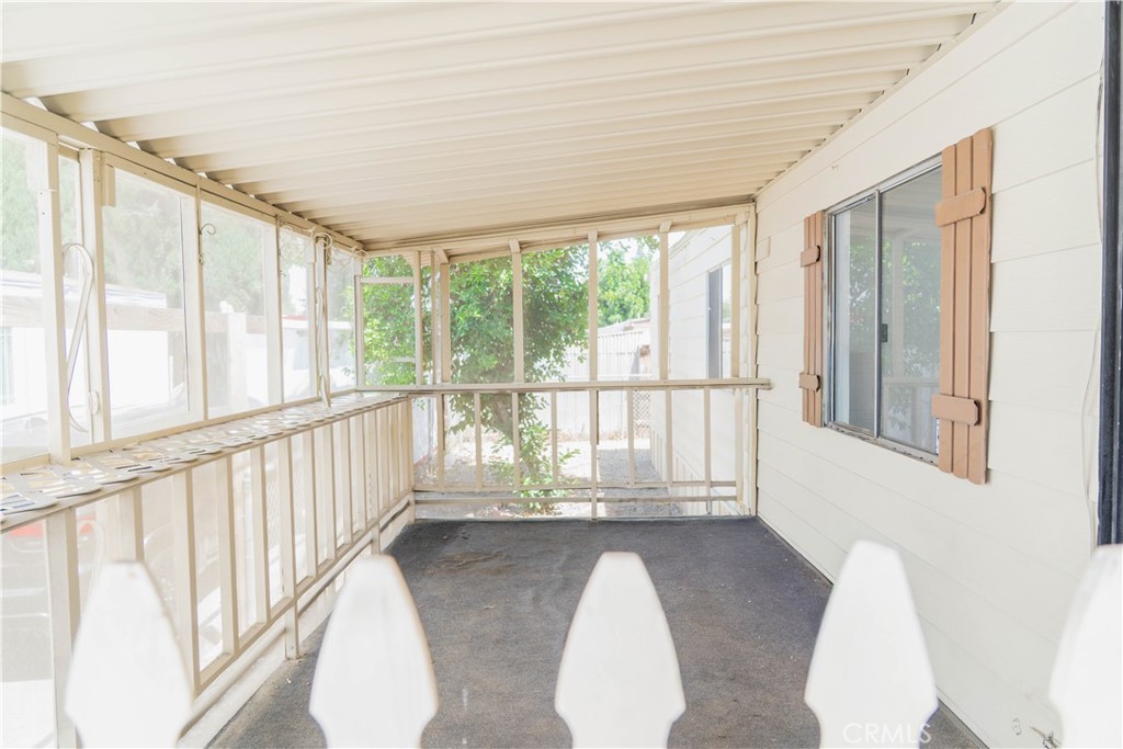995 Pomona 33 Property Photo 3