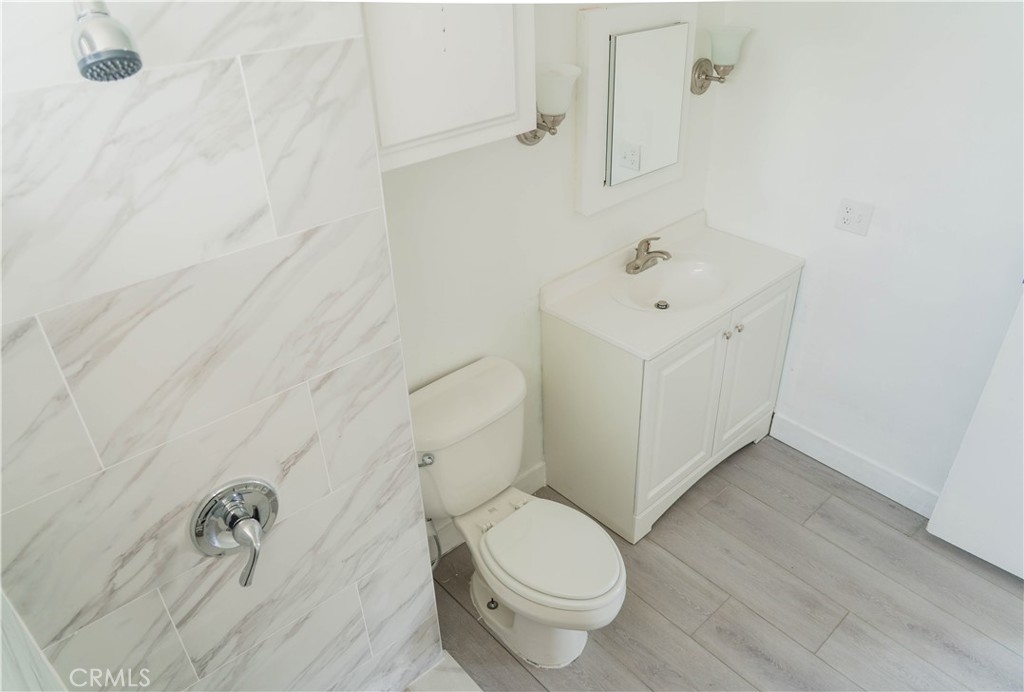 995 Pomona 33 Property Photo 19