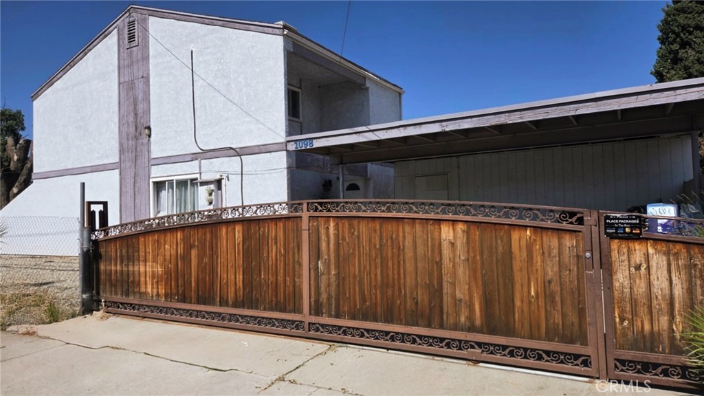 1098 W 9th Property Photo 3
