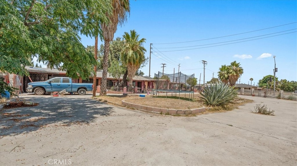 1144 S Washington Property Photo 15
