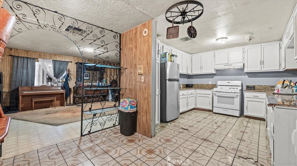 1144 S Washington Property Photo 28