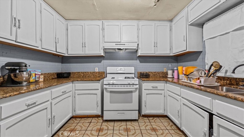 1144 S Washington Property Photo 32