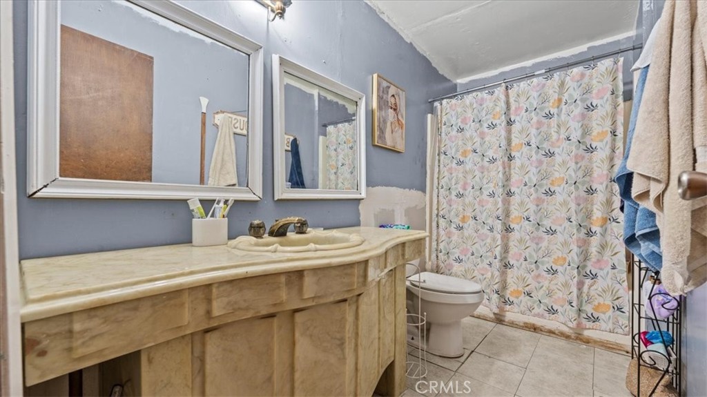 1144 S Washington Property Photo 38