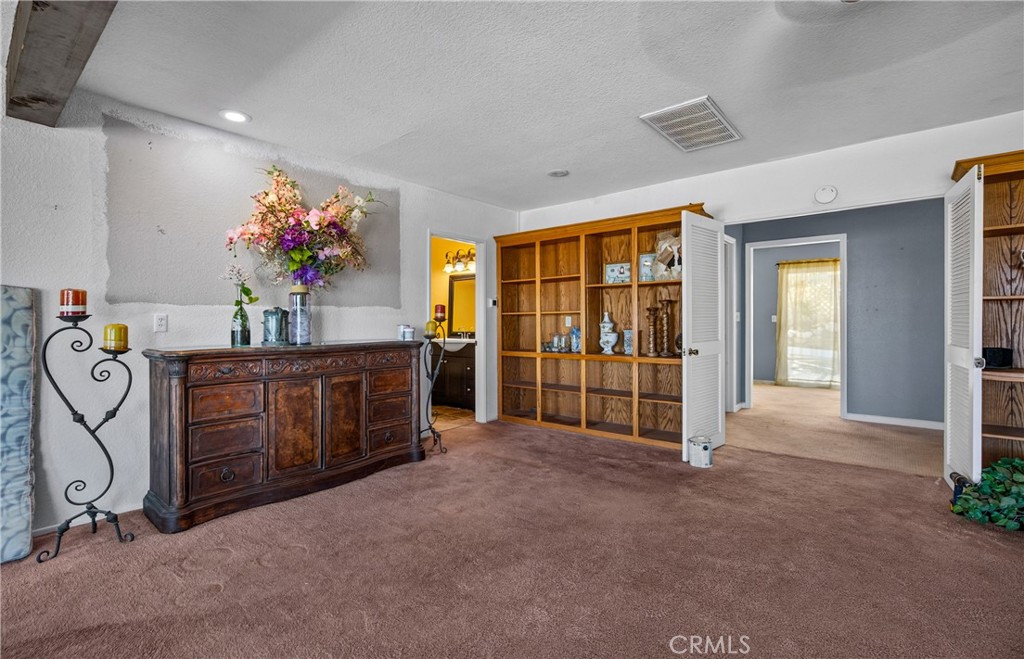 8929 Central Road Property Photo 10