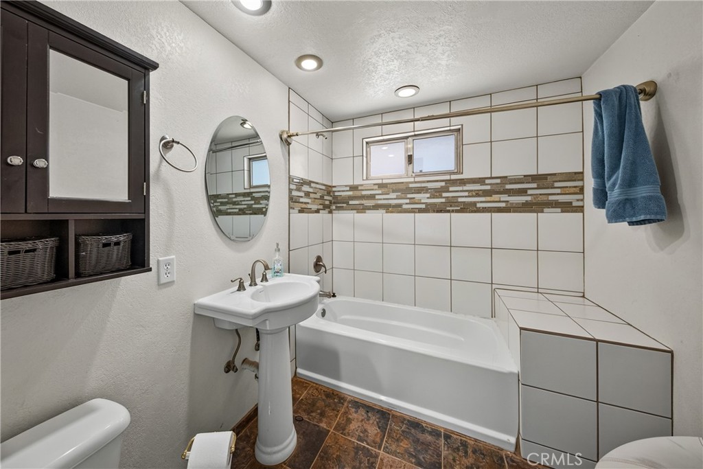 8929 Central Road Property Photo 20