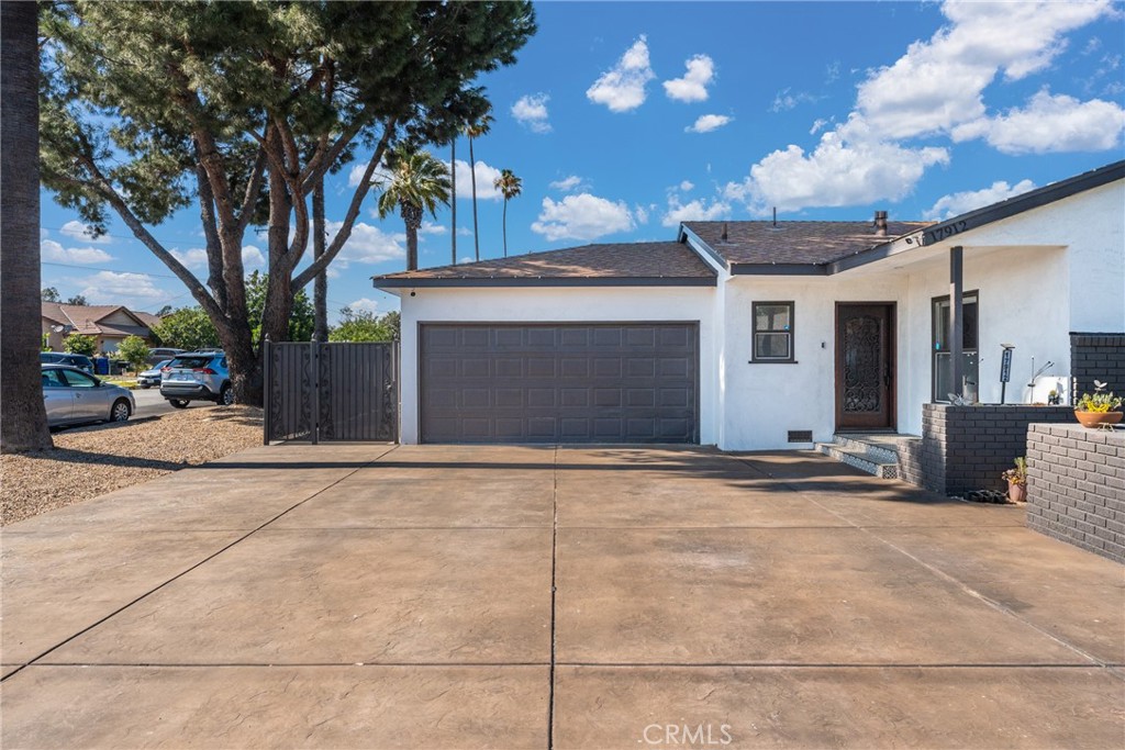 17912 Merrill Property Photo 4