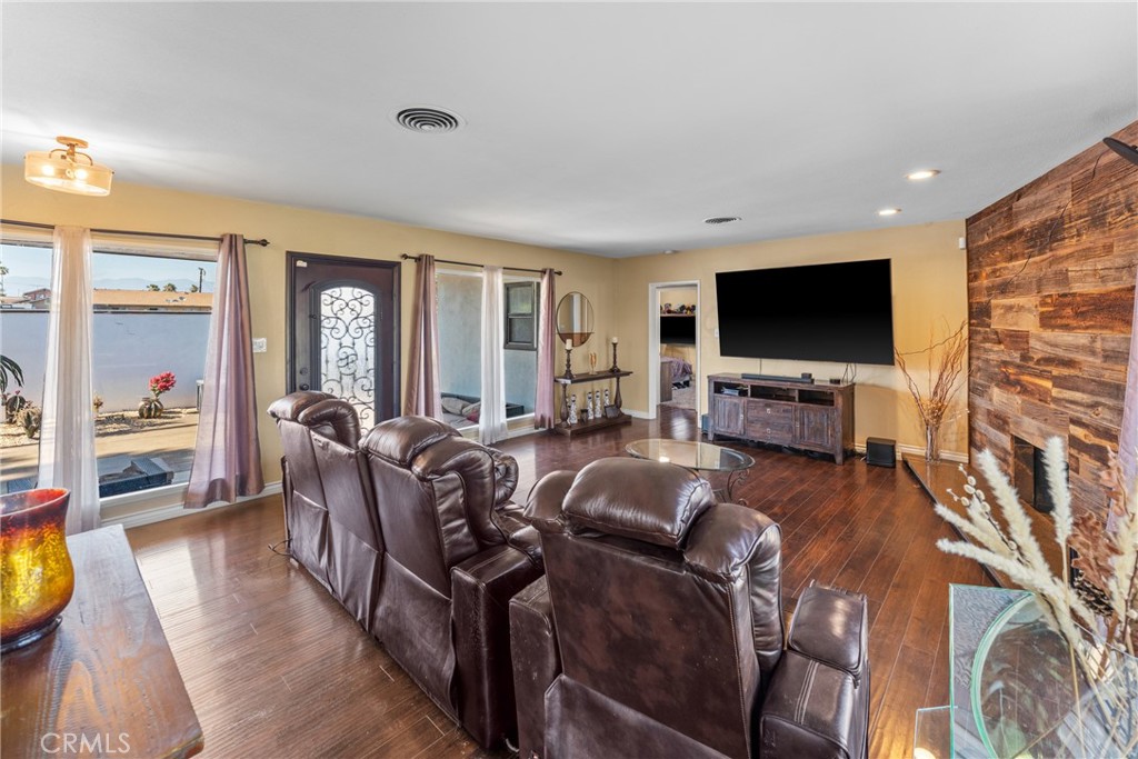 17912 Merrill Property Photo 8