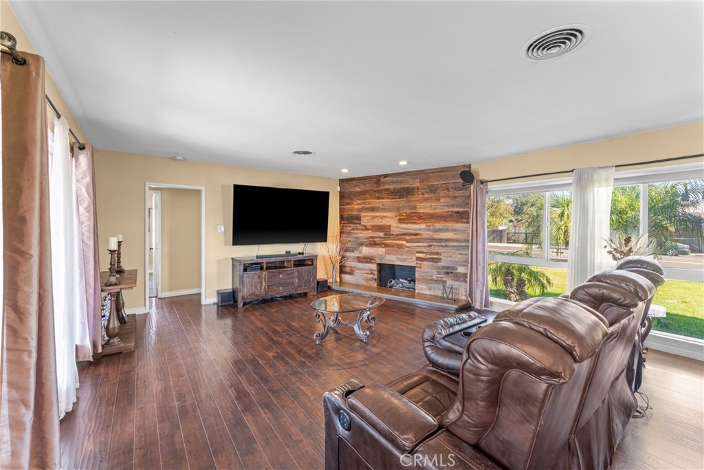 17912 Merrill Property Photo 10