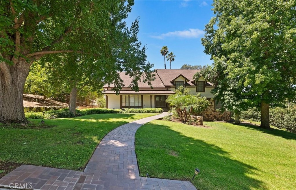 2154 Gainsborough Property Photo 2
