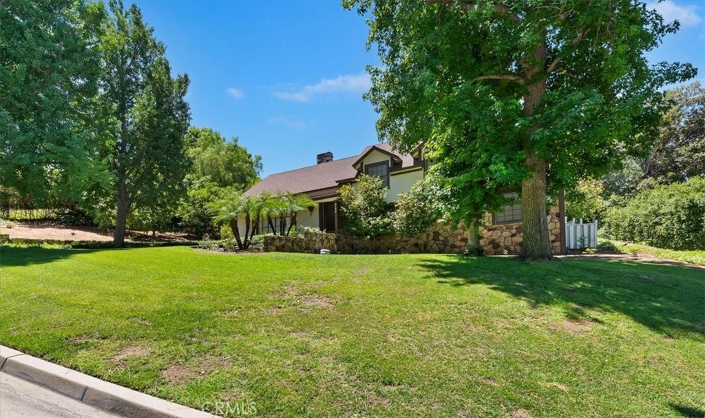 2154 Gainsborough Property Photo 4