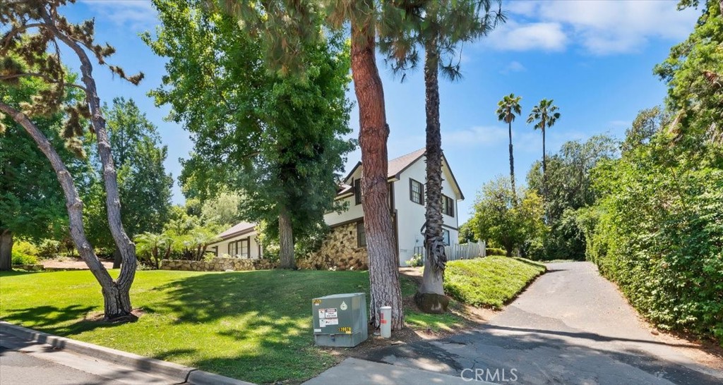 2154 Gainsborough Property Photo 5