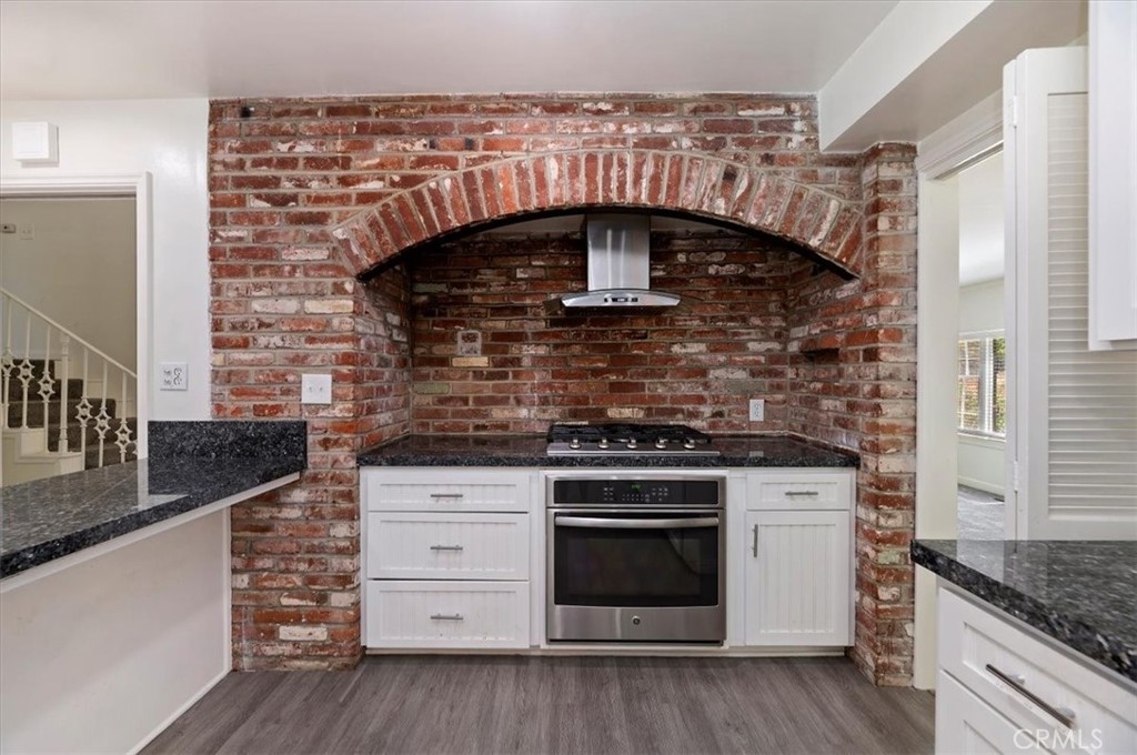 2154 Gainsborough Property Photo 24