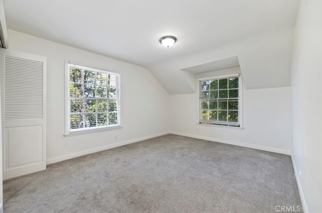 2154 Gainsborough Property Photo 32