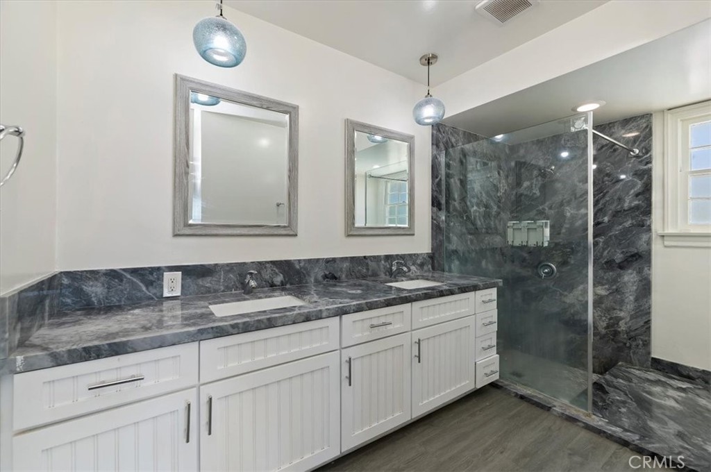 2154 Gainsborough Property Photo 37