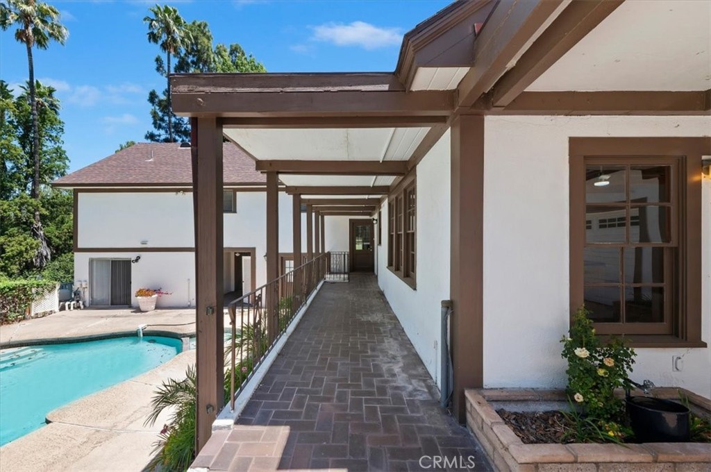 2154 Gainsborough Property Photo 62